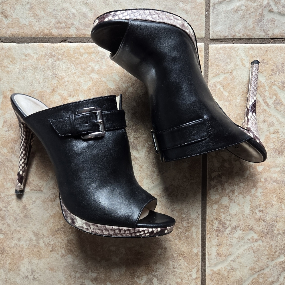 🔥🔥🔥SALE🔥🔥🔥Michael Kors Black & Snakeskin Mules